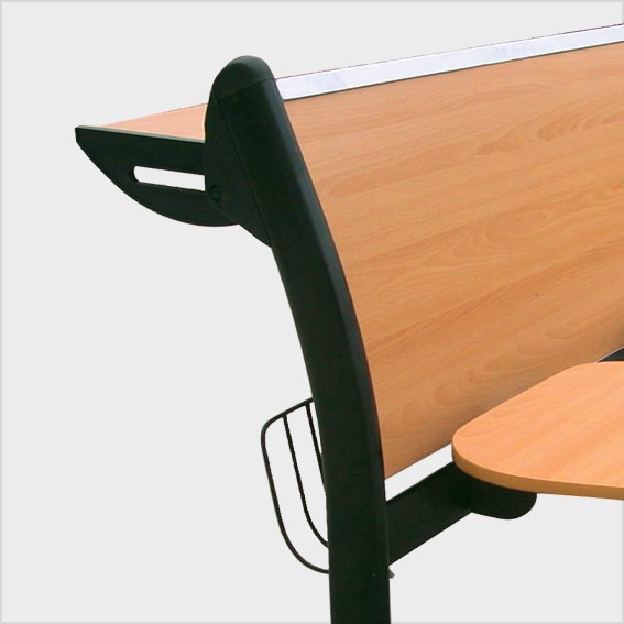 Tựa ghế bằng gỗ, có bàn viết
